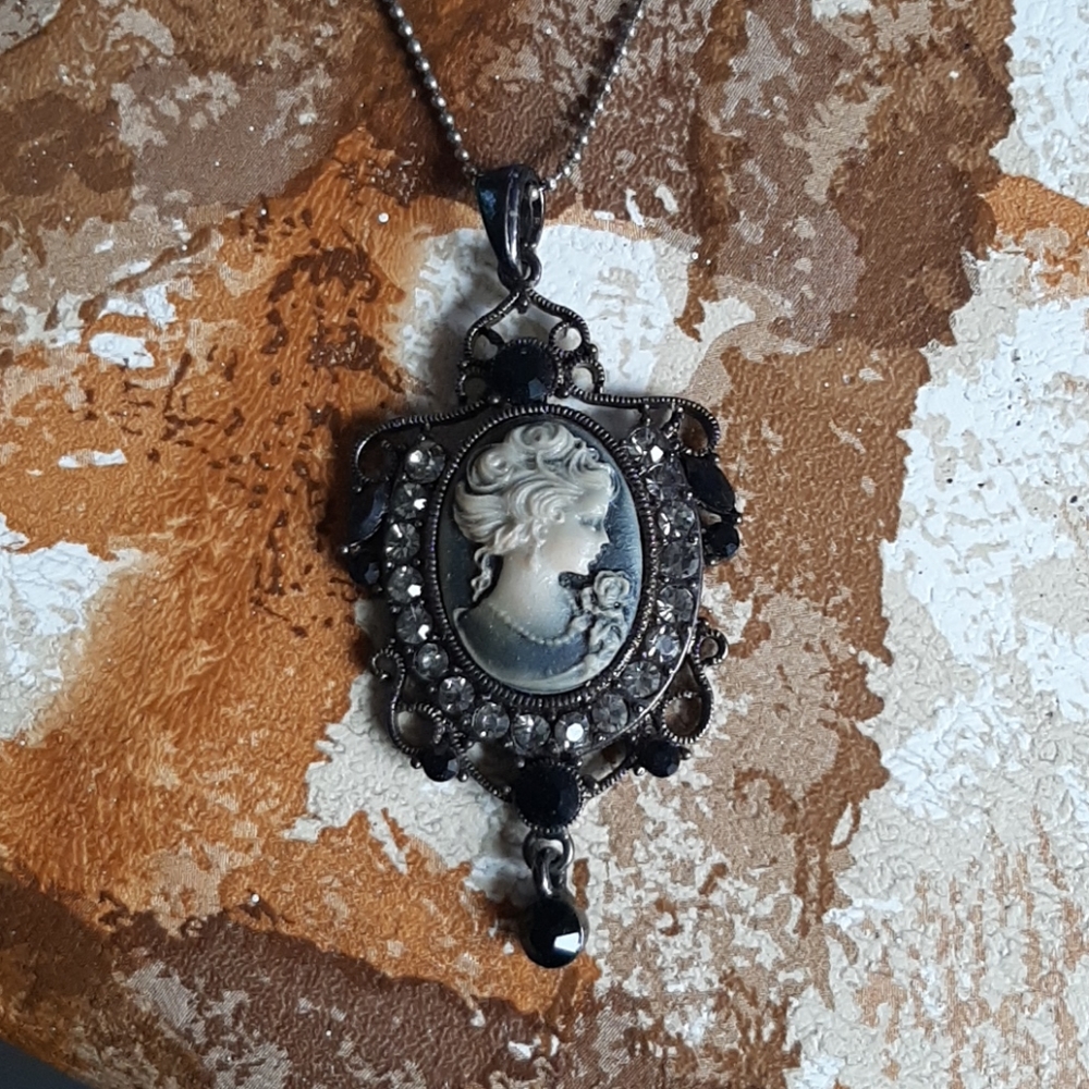 Vintage Cameo Necklace